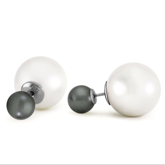 14K. GOLD BLACK/WHITE SHELL PEARLS STUD EARNINGS - Picture 2 of 3